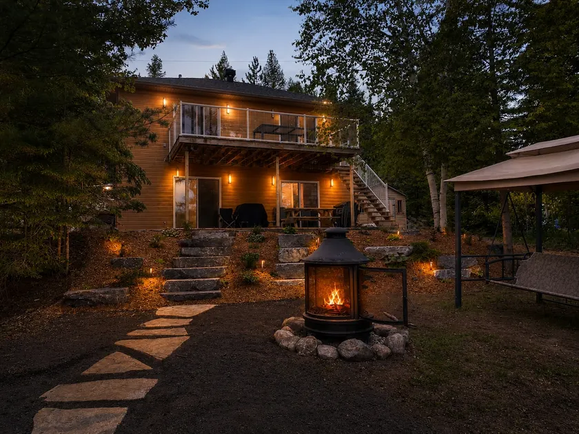 Beautiful Chalet du Lac Jaune. Waterfront. - Image 1