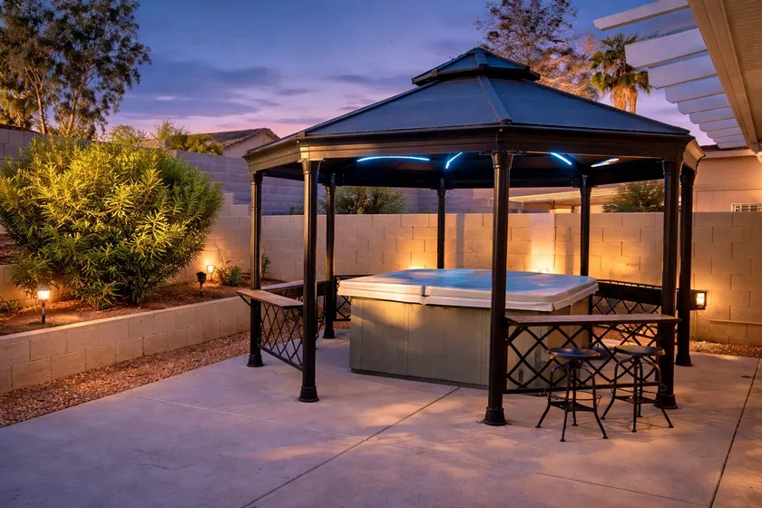 Beachy themed with free hot tub & outdoor firepit - Image 1