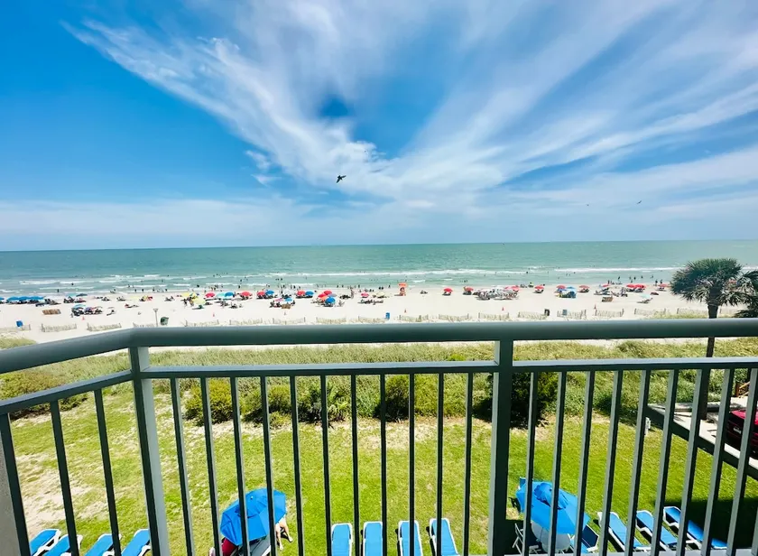 Direct Oceanfront SunriseView w/King Bed+Gym+Pools - Image 1