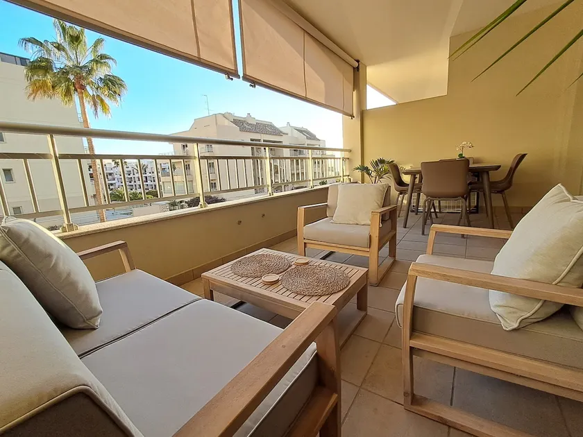 Modern, comfortable apartment with a sea view - Image 1