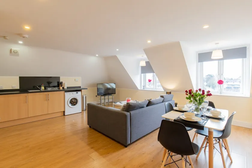 Deluxe-2 bedroom Penthouse-Stadtblick-Apartment-Eigenes Badezimmer - Image 1