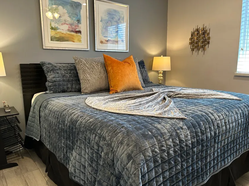 The Hollywood House | 2mi to ASU | King Bed & Yard - Image 1