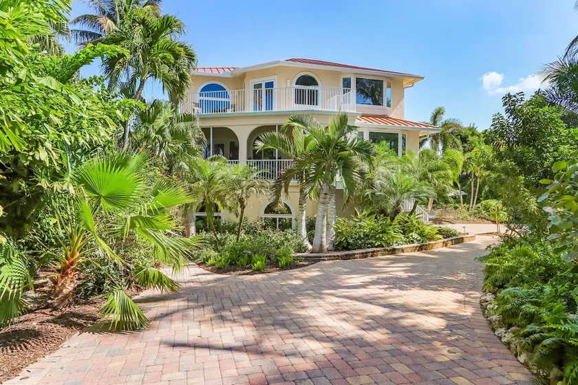 Almost Heaven 5 Bedrooms 5 Bathrooms Home - Image 1