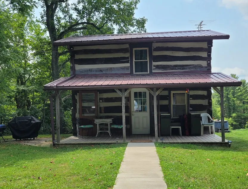 Walnut Cottage: an 1800s cabin & a 2020 cottage. - Image 1