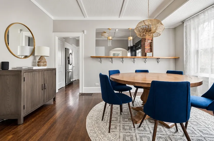 Modern LUX Downtown Bungalow 💙 Tempur-Pedic Beds - Image 1