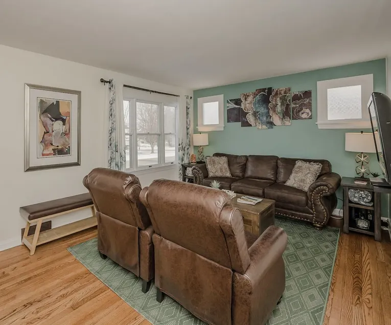 Sweet Escape, 4BR, 2 Full Baths Near Historic Main St - Image 1