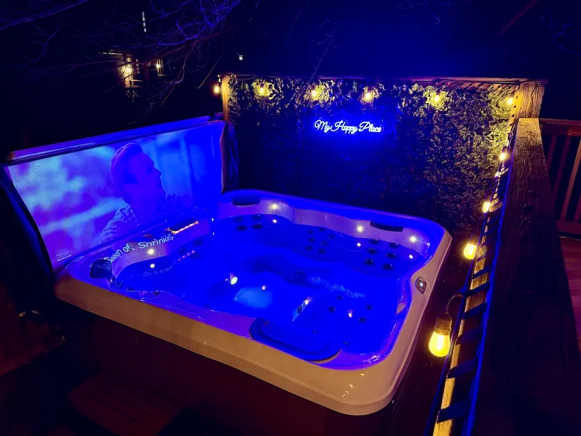 Relaxing spacious two bedroom home with hot tub - Image 1