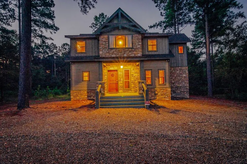 Stylish 3-Bedroom Cabin in Hochatown - King Beds, - Image 1