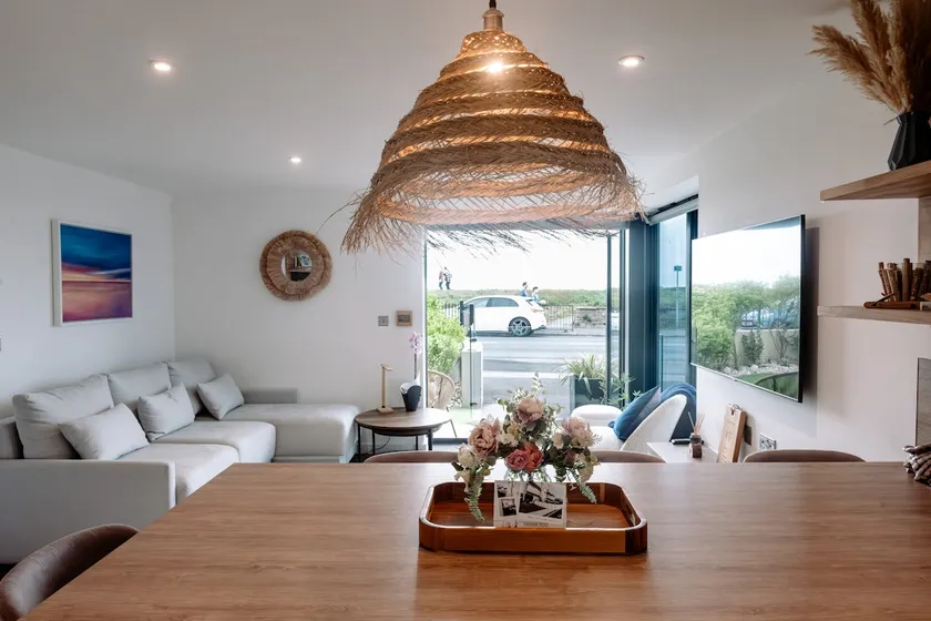 Coast Beachfront GF 6 guests dog friendly apartment - Image 1