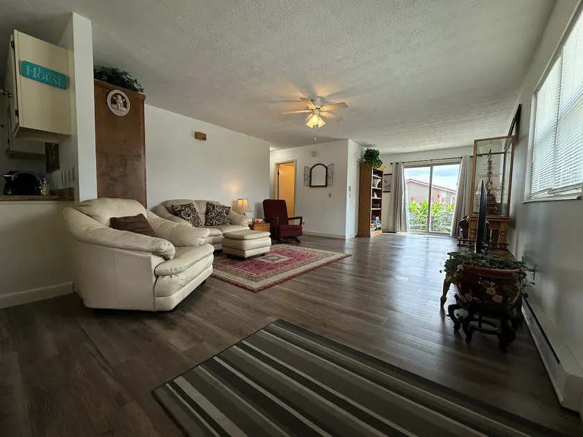 Bungalow by the Lake - Image 1