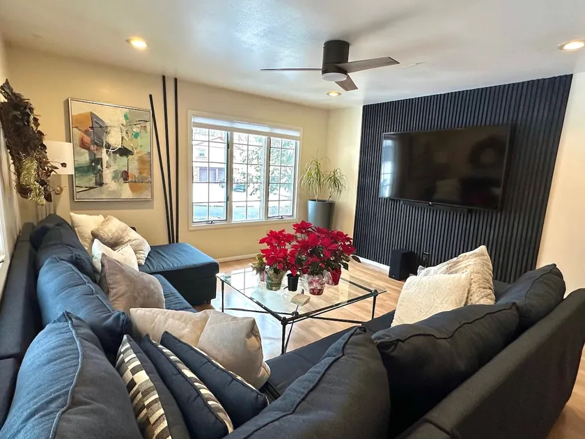 Cozy 4BR 3BA Home- Train to NYC, USOpen, CitiField Mets, MSG, Walk to Harbor & Golf - Image 1