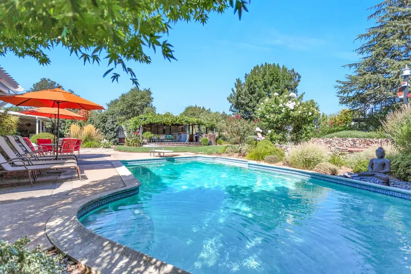 3 bedroom, 2 bath, pool, new hot tub, outdoor kitchen, bar and lounge, fire pit - Image 1