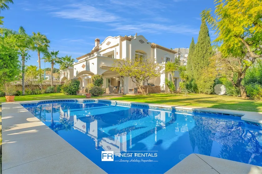 Villa La Quinta. 5 Bedroom Villa with Heated Pool - Image 1