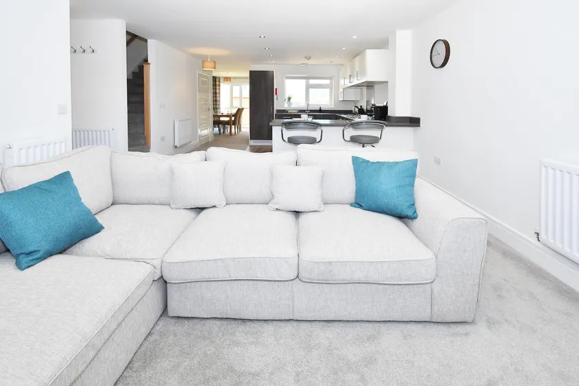 Regal House |CityCentre Townhouse| Lots of Parking - Image 1