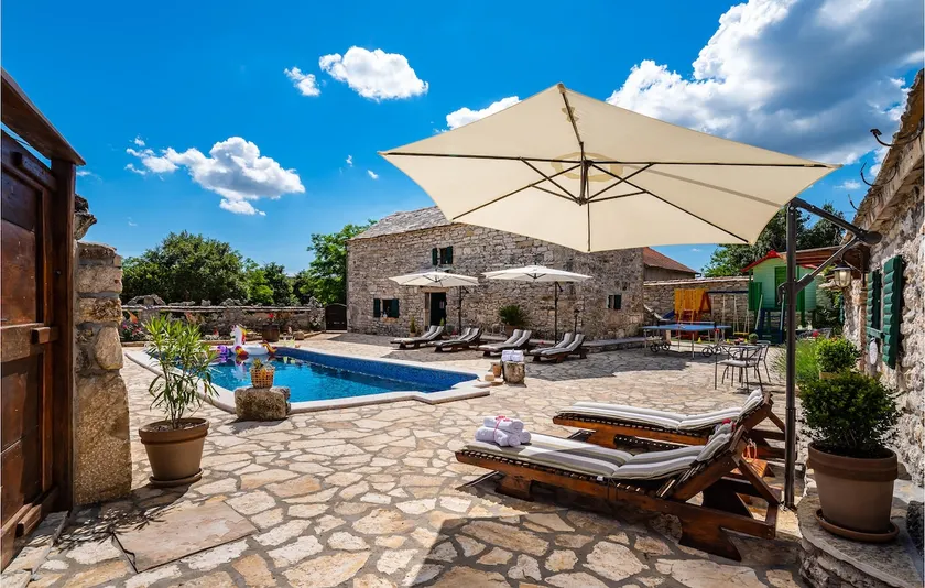 Luxurious home in Zelengrad - Image 1