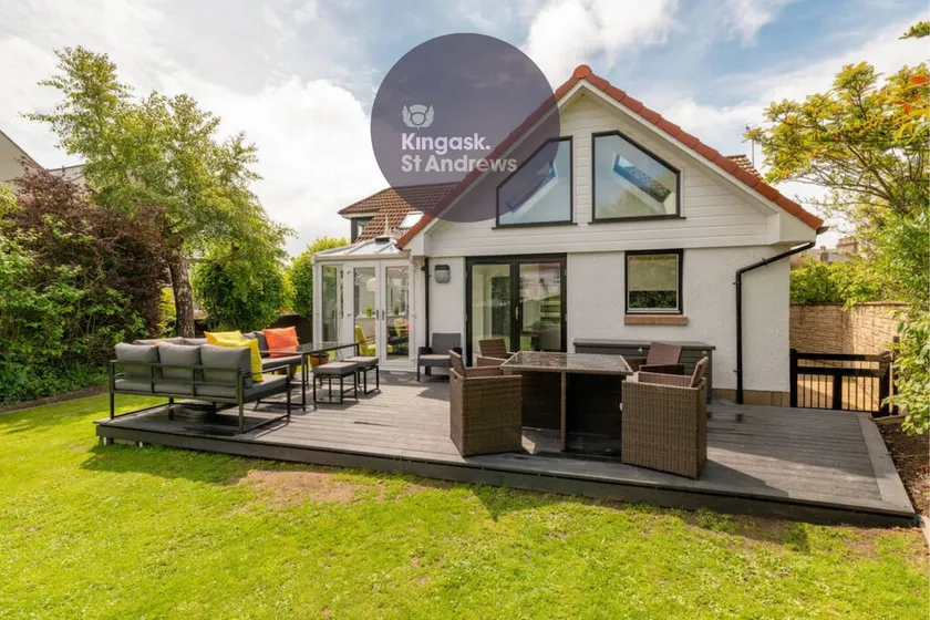 Generous home with a games room, garden, parking - Image 1