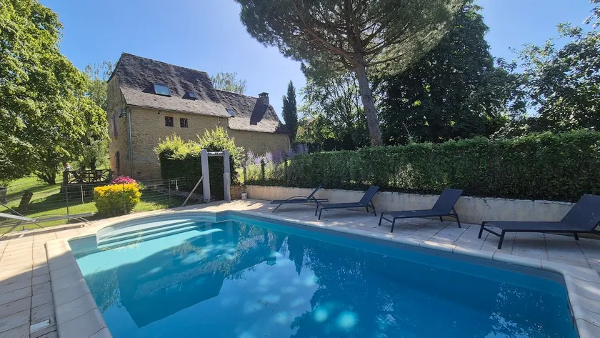 Red house, private pool, 15 minutes from Sarlat - Image 1