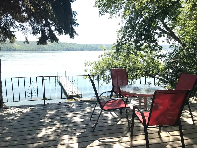 Lakefront cottage, Pasqua Lake, Qu'Appelle Valley, Saskatchewan - Image 1