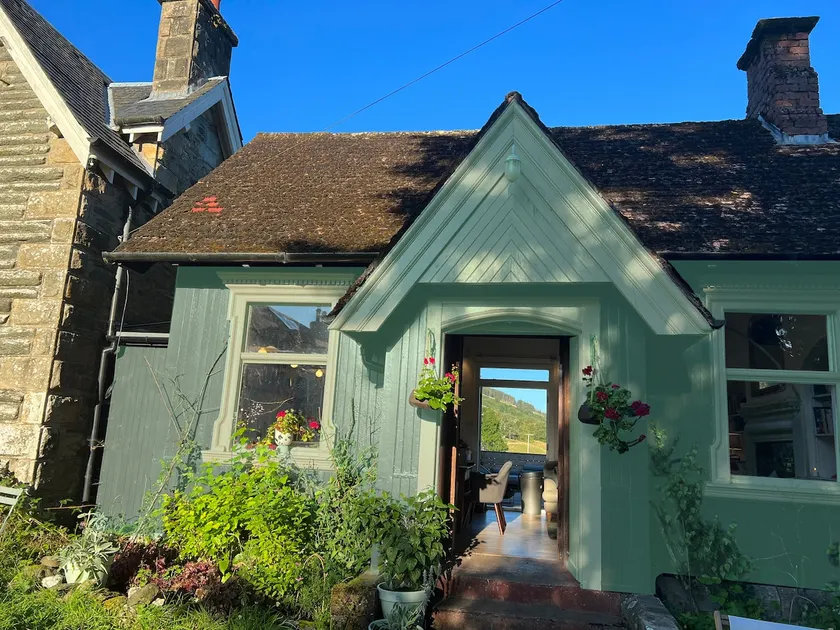 Sleeps 10. The Old pink library by loch and river - Image 1