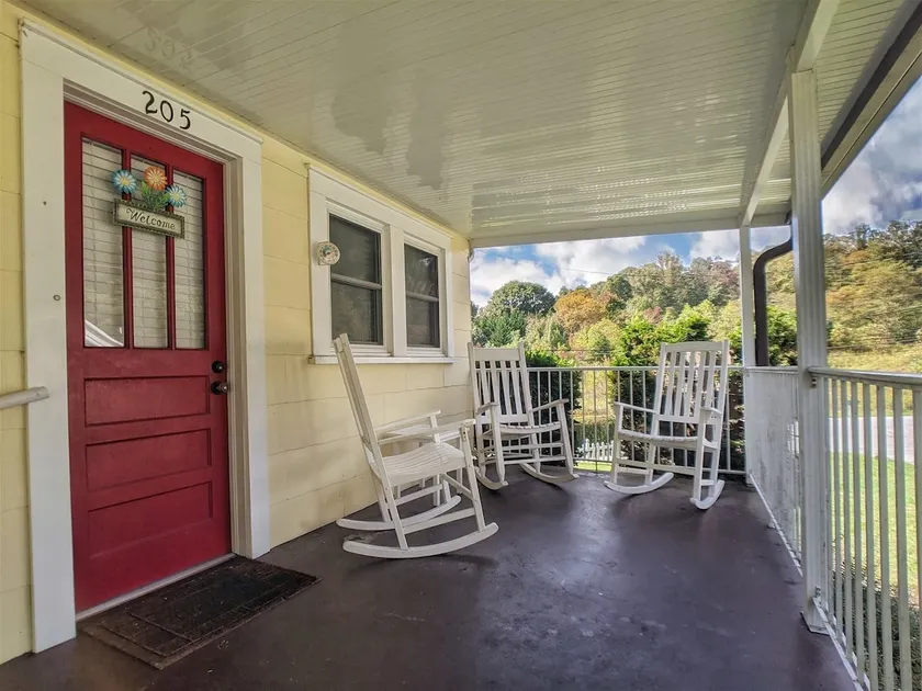 The Getaway, Lake Junaluska Cozy Cottage - Image 1
