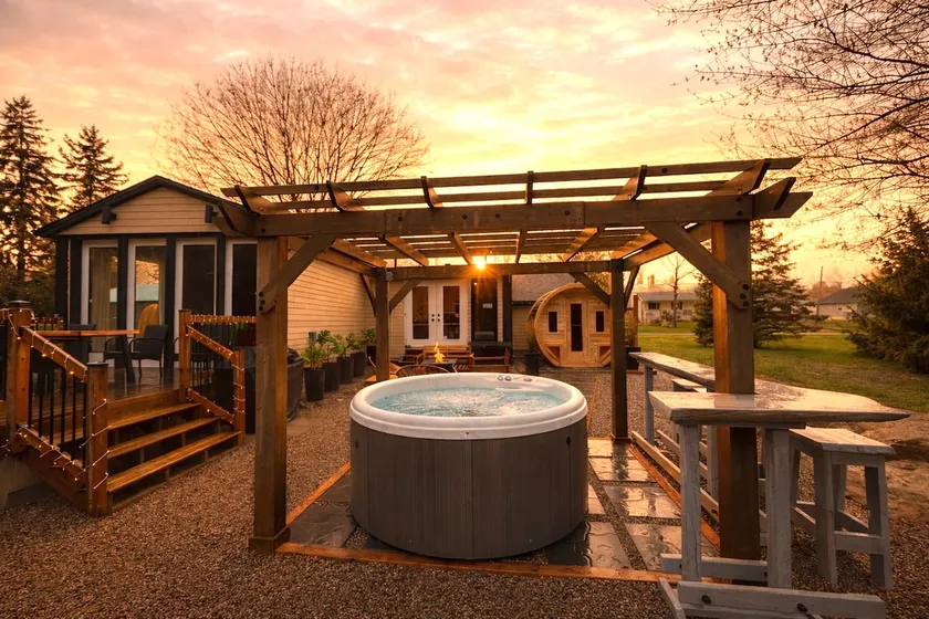 Sauna ~Creek Front~ Hot Tub~ Fire Pit~Pet Friendly - Image 1