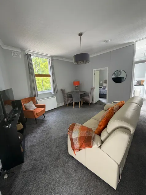 Entire Tettenhall apartment with a view - Image 1
