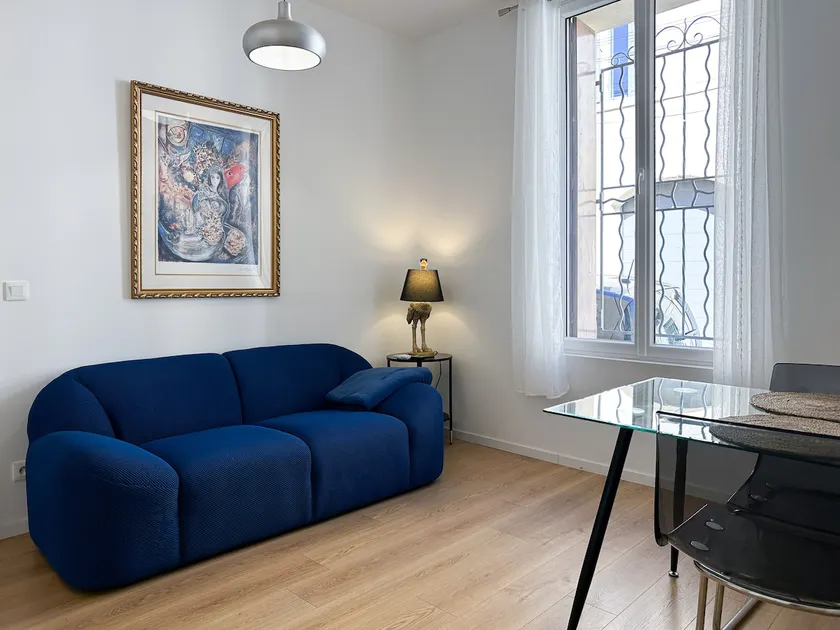 Renovated 1-bedroom apartment near downtown and the train station - Image 1
