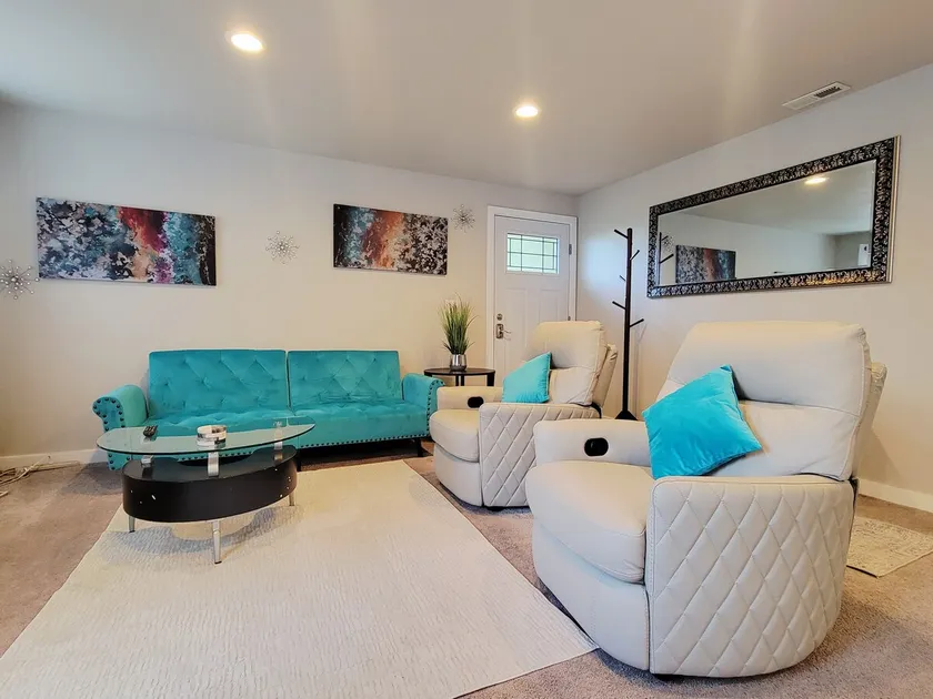 Spacious 2 bedroom unit in the heart of Seattle - Image 1