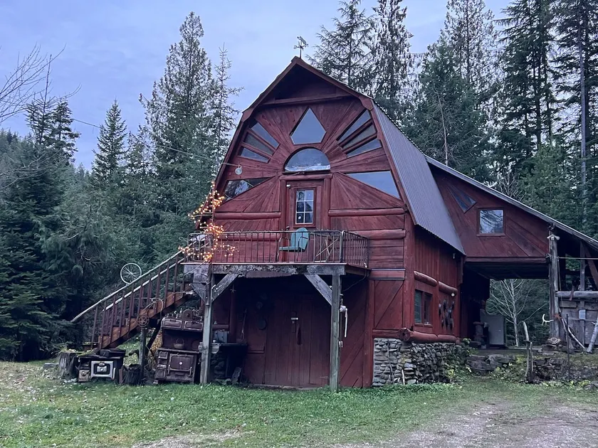 Secluded Cozy Log Cabin - Image 1