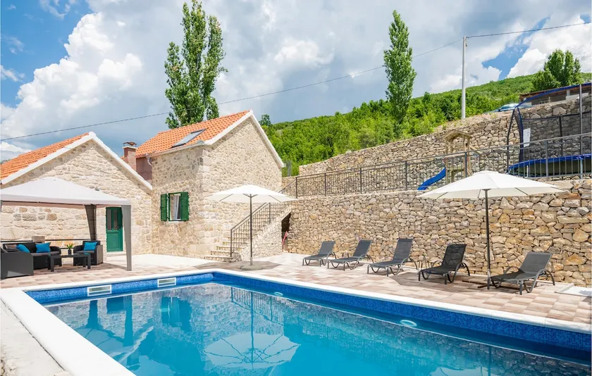 Cozy home in Ricice - Image 1