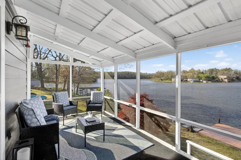 Lakefront Paradise w Private Dock & Stunning Views - Image 1