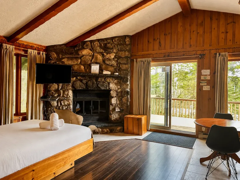 Cozy Chalet in St-Agathe | Spa & Sauna - Image 1