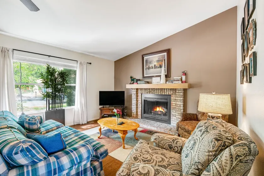 3BD Cheyenne Mountain Home w Hot Tub & Grill - Image 1