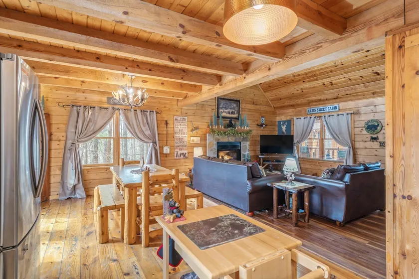 Gameroom|WiFi|Close to PF&Gat~Clean and Cozy! - Image 1
