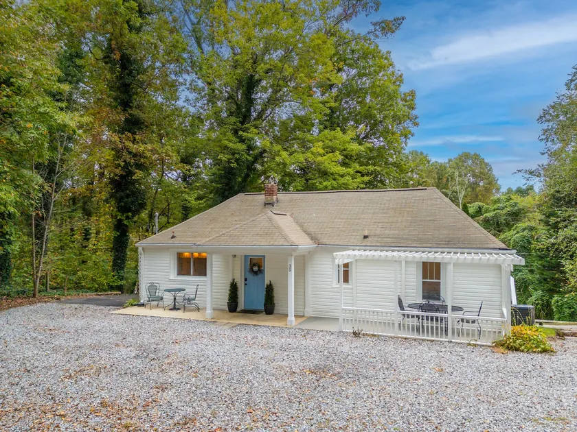 Carolina Cottage of Saluda, NC - Image 1