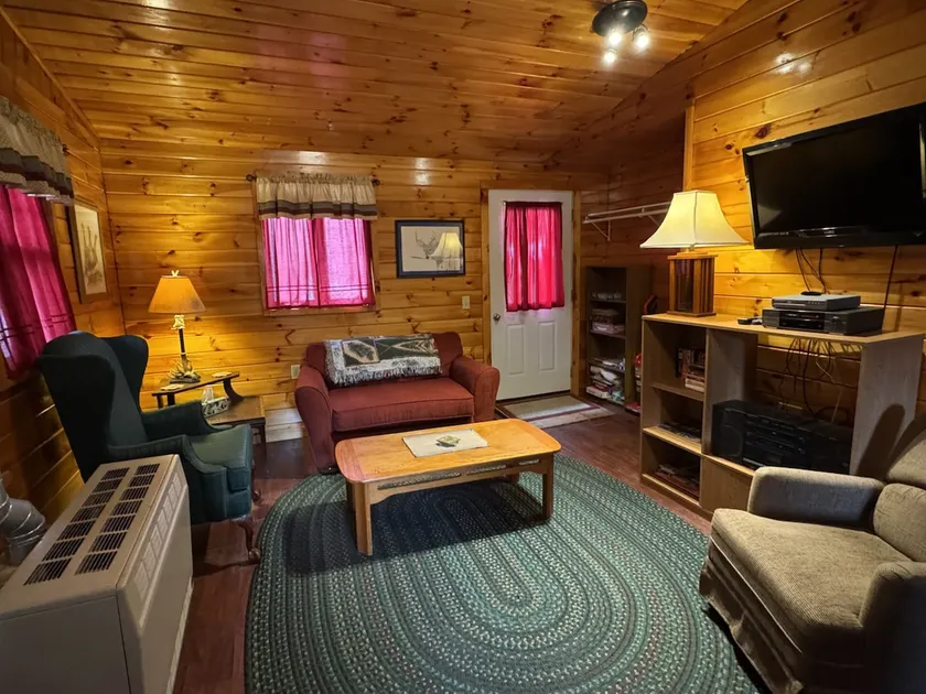 Private cabin amid mtns, waterfall, and Wyman Lake - Image 1