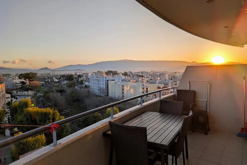 3BR Athens Skyline, Free Parking - Image 1