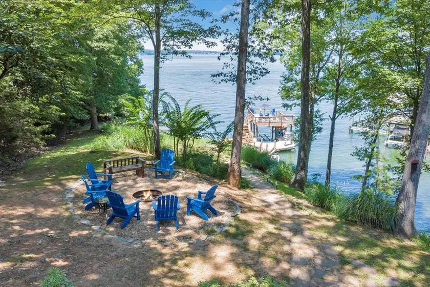Diving Board, Waterslide, Private, Lakefront - Image 1