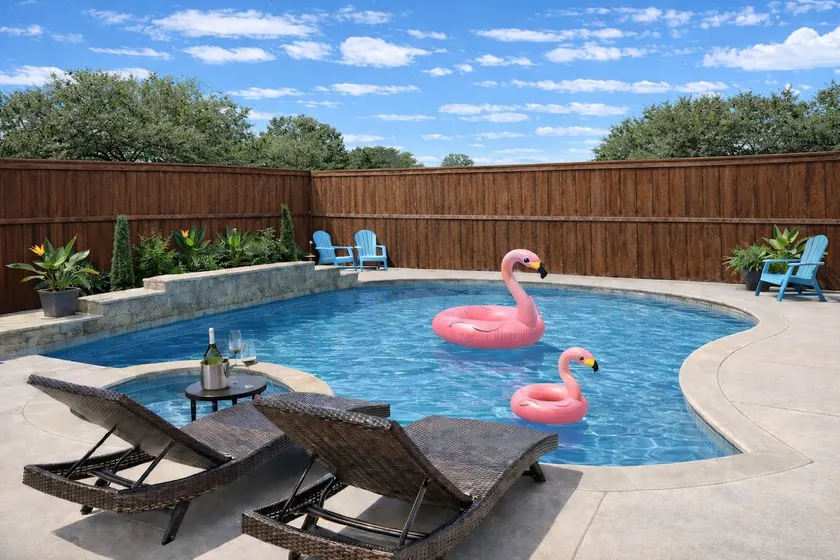 Luxury Meets Home Comfort Heated Pool & Jacuzzi - Image 1