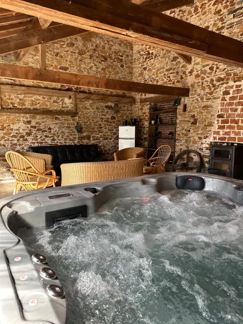 Eco-Gîte 3-10pers ”La Charmante des Vallons” with SPA - Image 1
