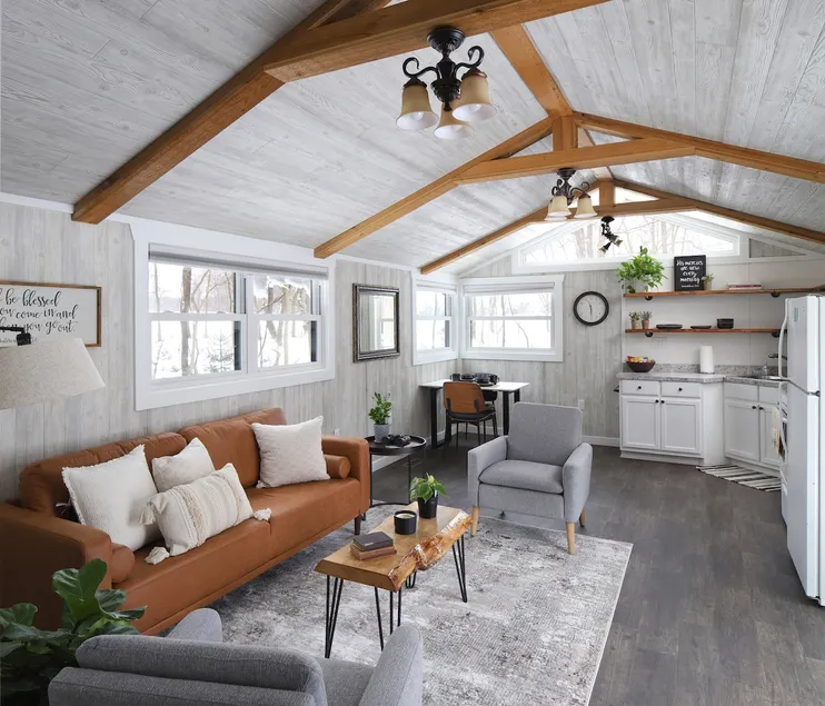 Creekside Cottage: Private Hot Tub Retreat - Image 1