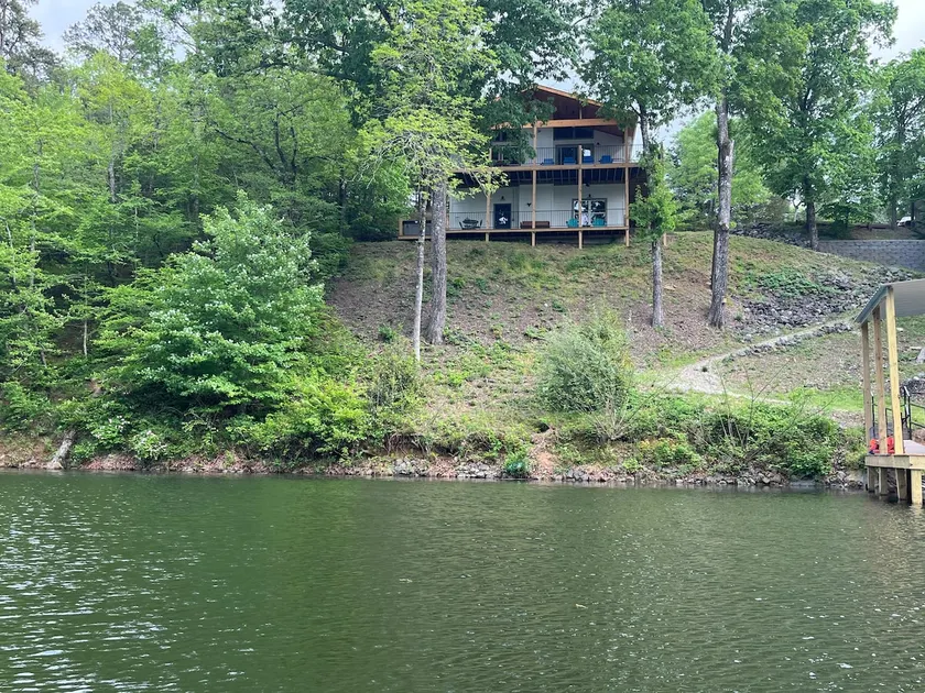 The Perfect Lake Hamilton Family Vacation Spot - Image 1