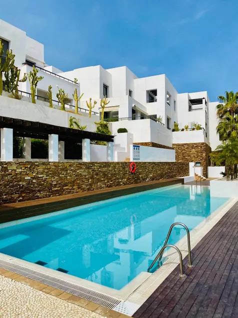 Lovely apartment with pool and private parking - Image 1