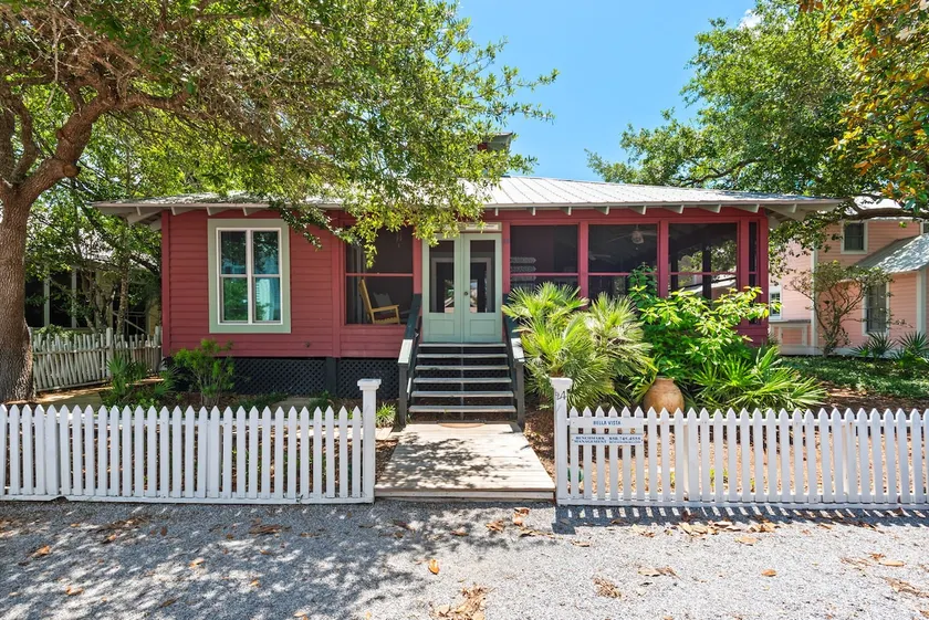 Bella Vista - Located in Seaside - Sleeps 6 - Image 1