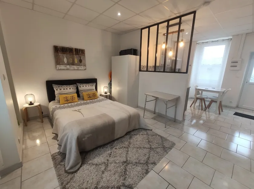 Charming and quiet studio in the St. Michel neighborhood - Image 1