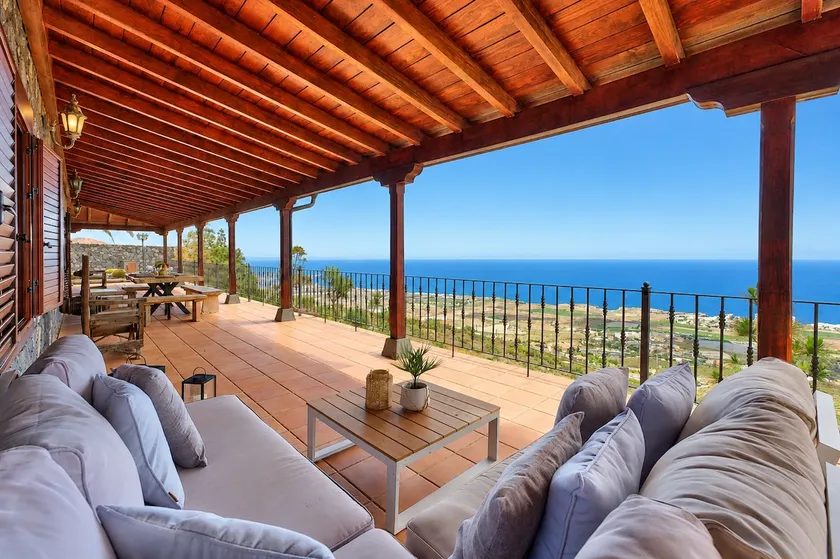 Beautiful Holiday Home With Pool - Image 1