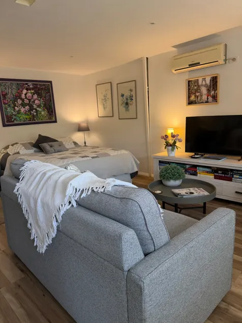 Petite Provence Cottage - Image 1
