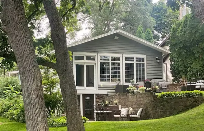 Beautiful home on Okauchee Lake, WI - Image 1