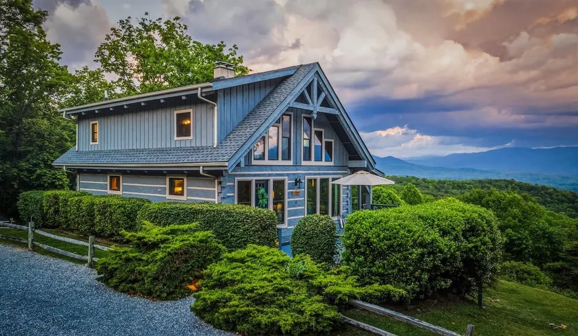 Cabin in Smoky Mountains, Views, Fire Pit, Hot Tub - Image 1
