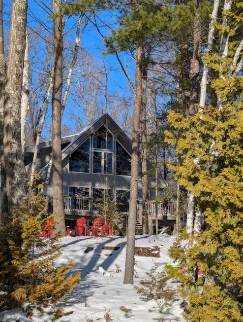 Booking Holiday Getaways: Hot Tub & Sauna - Image 1